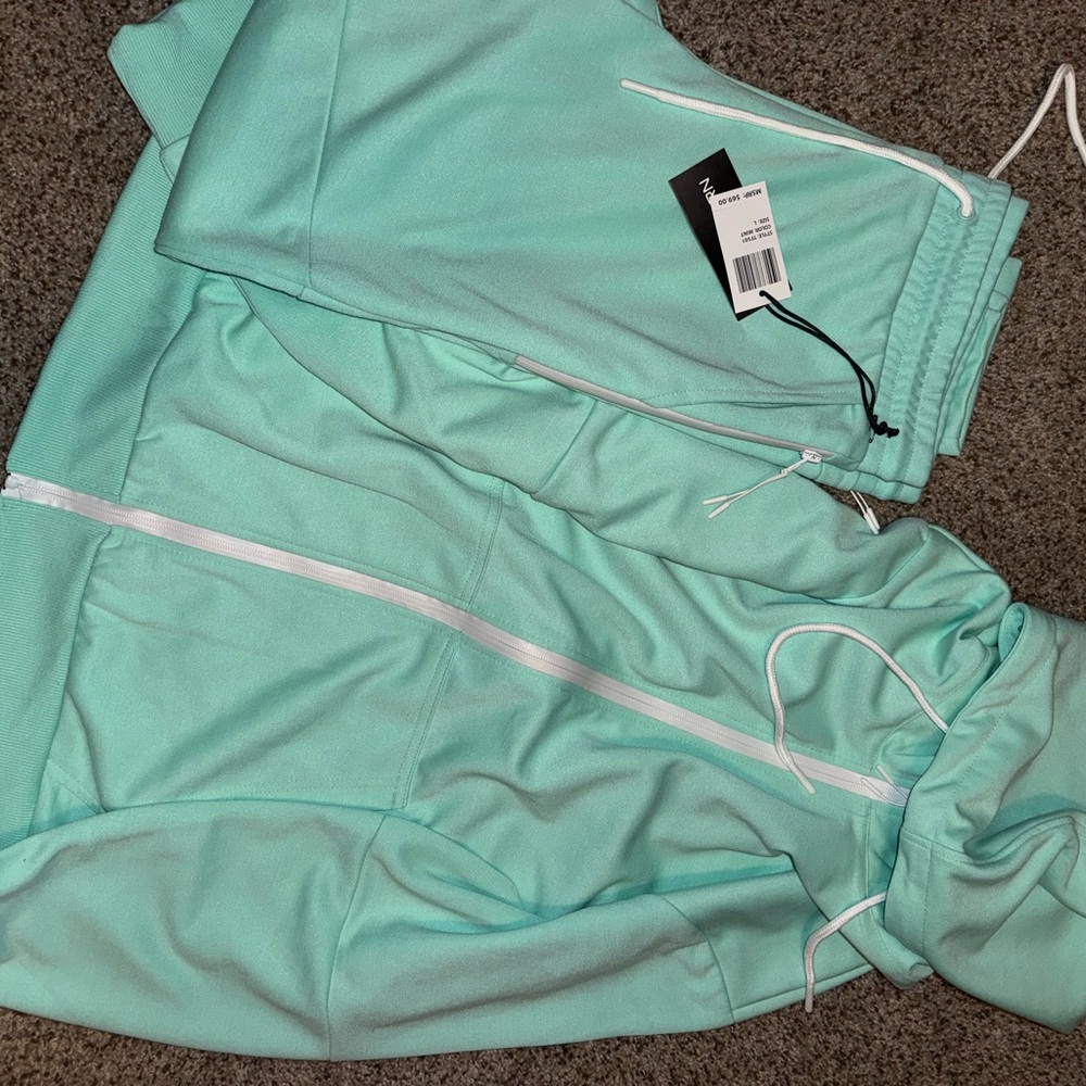 Dry-fit sweat suit men’s large